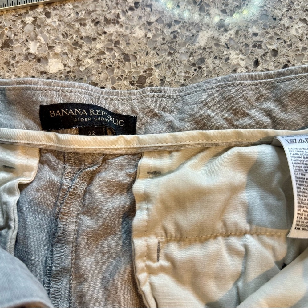 Banana Republic l Aiden Short l Size: 32 - Picture 4 of 10